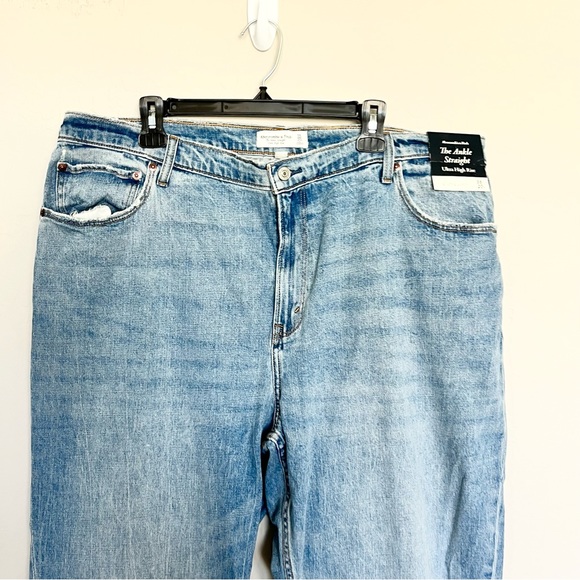 Abercrombie & Fitch 90’s Ultra High Rise Curve Love Jean - Picture 3 of 7